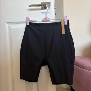 Skims Butt Enhancing Padded Short Onyx